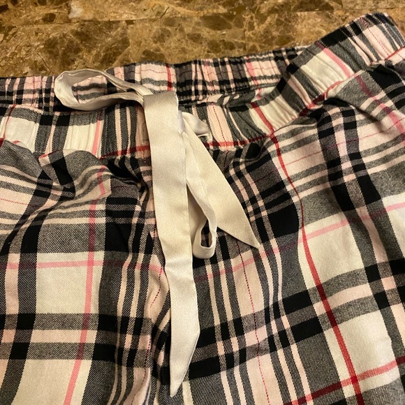 NWOT LADIES VICTORIA’S SECRET PAJAMAS - Picture 7 of 8